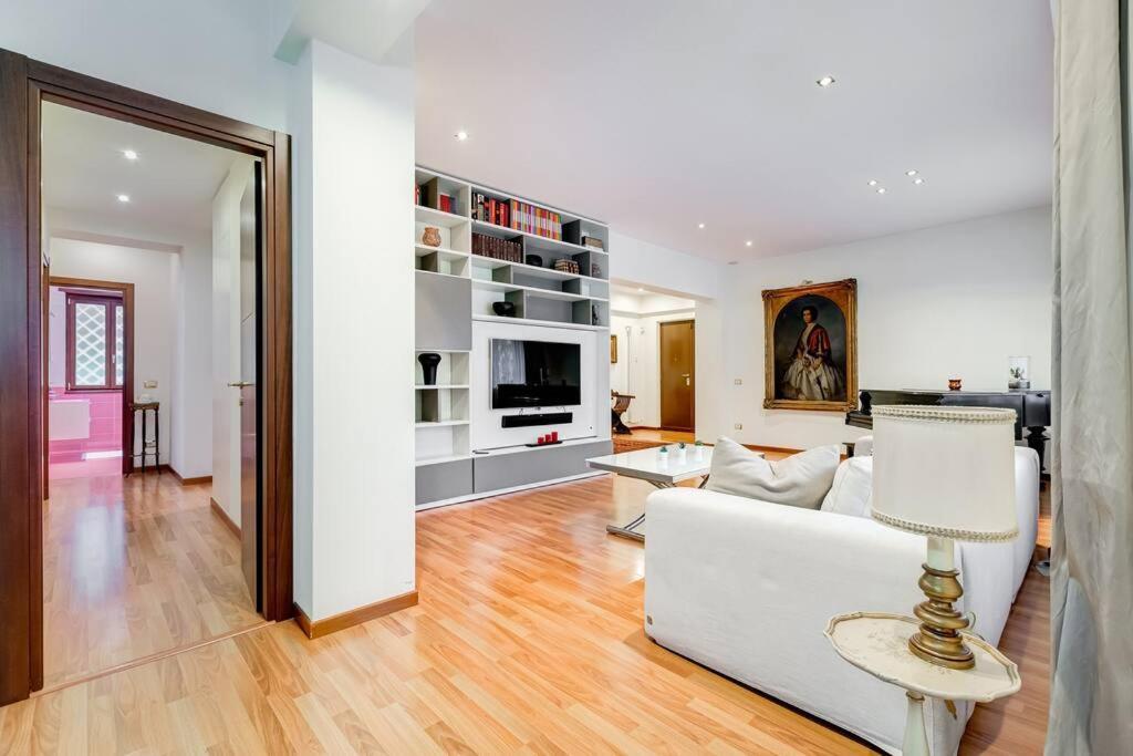 Exclusive Apartment In Eur Lake Rzym Zewnętrze zdjęcie